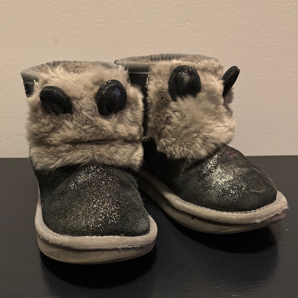 UGG sparkly fur detail.  Adorable!  Sz 13/1